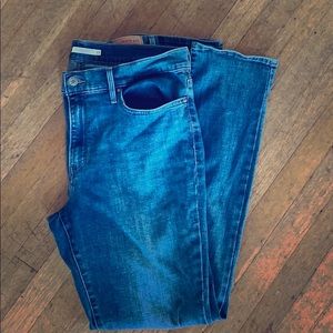 Slimming Slim Levi Jeans - size 33